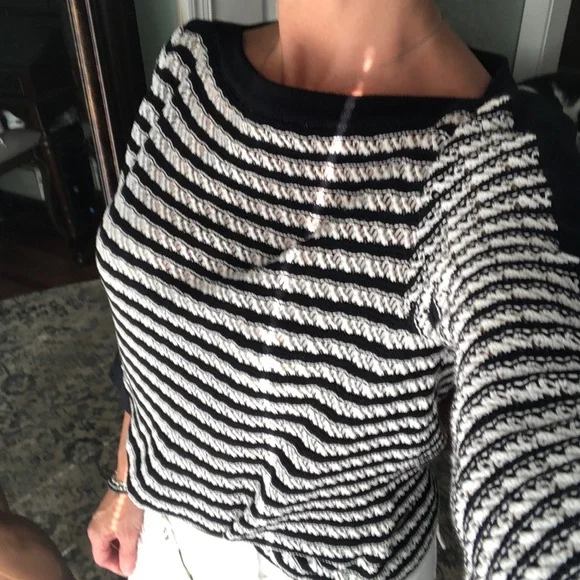 St. John sport sweater - Picture 4 of 8